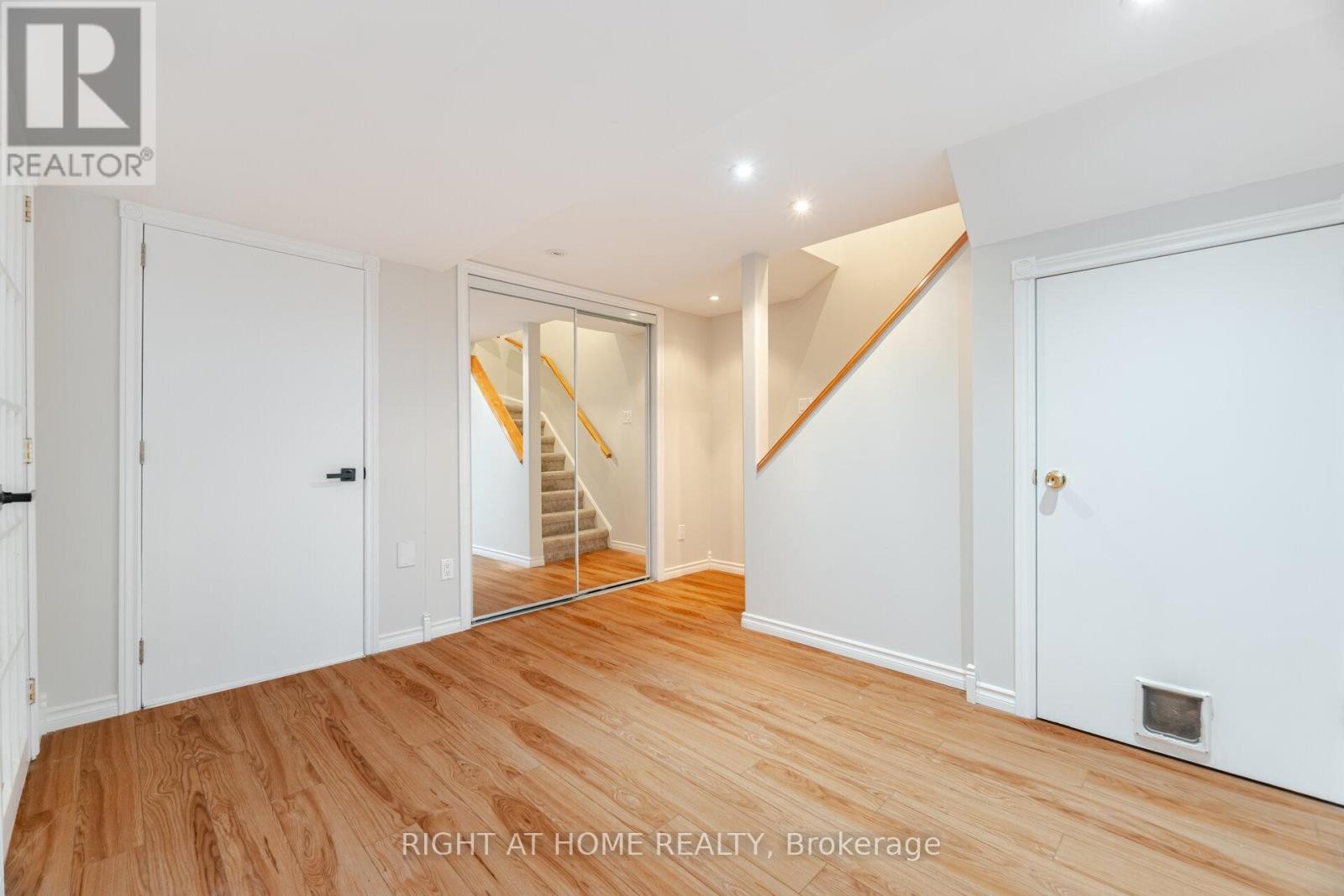 












27 LASBY LANE

,
Halton Hills (AC Acton),




Ontario
L7J2W9

