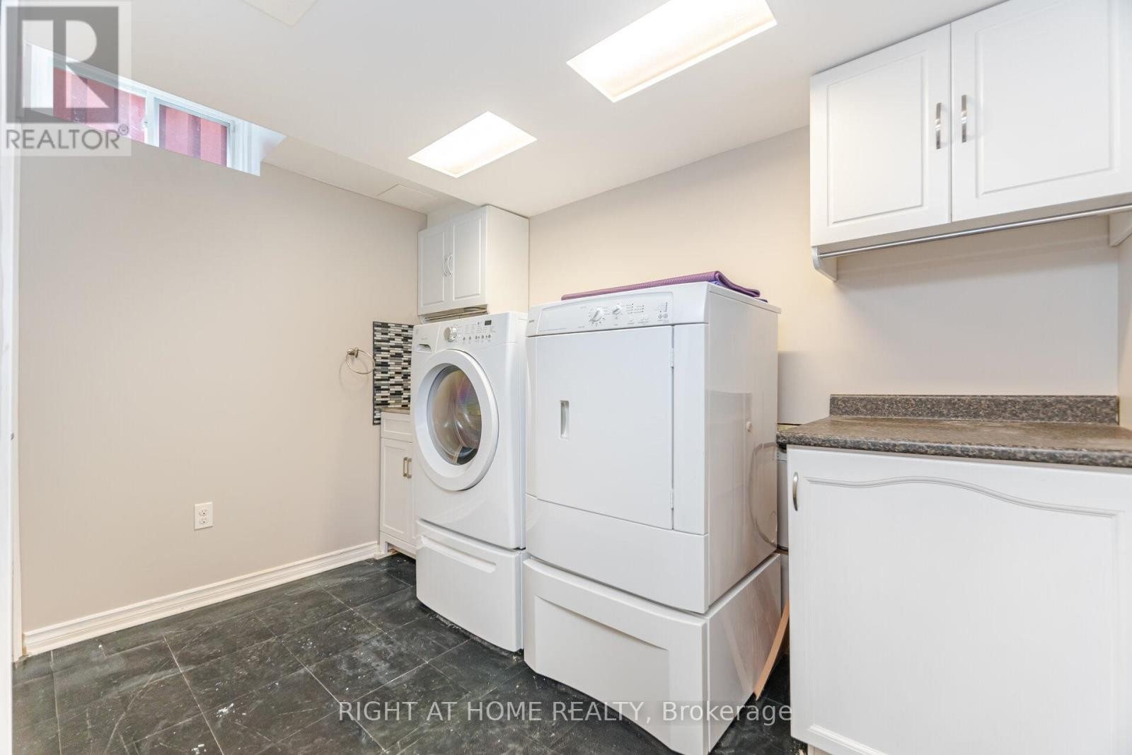 












27 LASBY LANE

,
Halton Hills (AC Acton),




Ontario
L7J2W9

