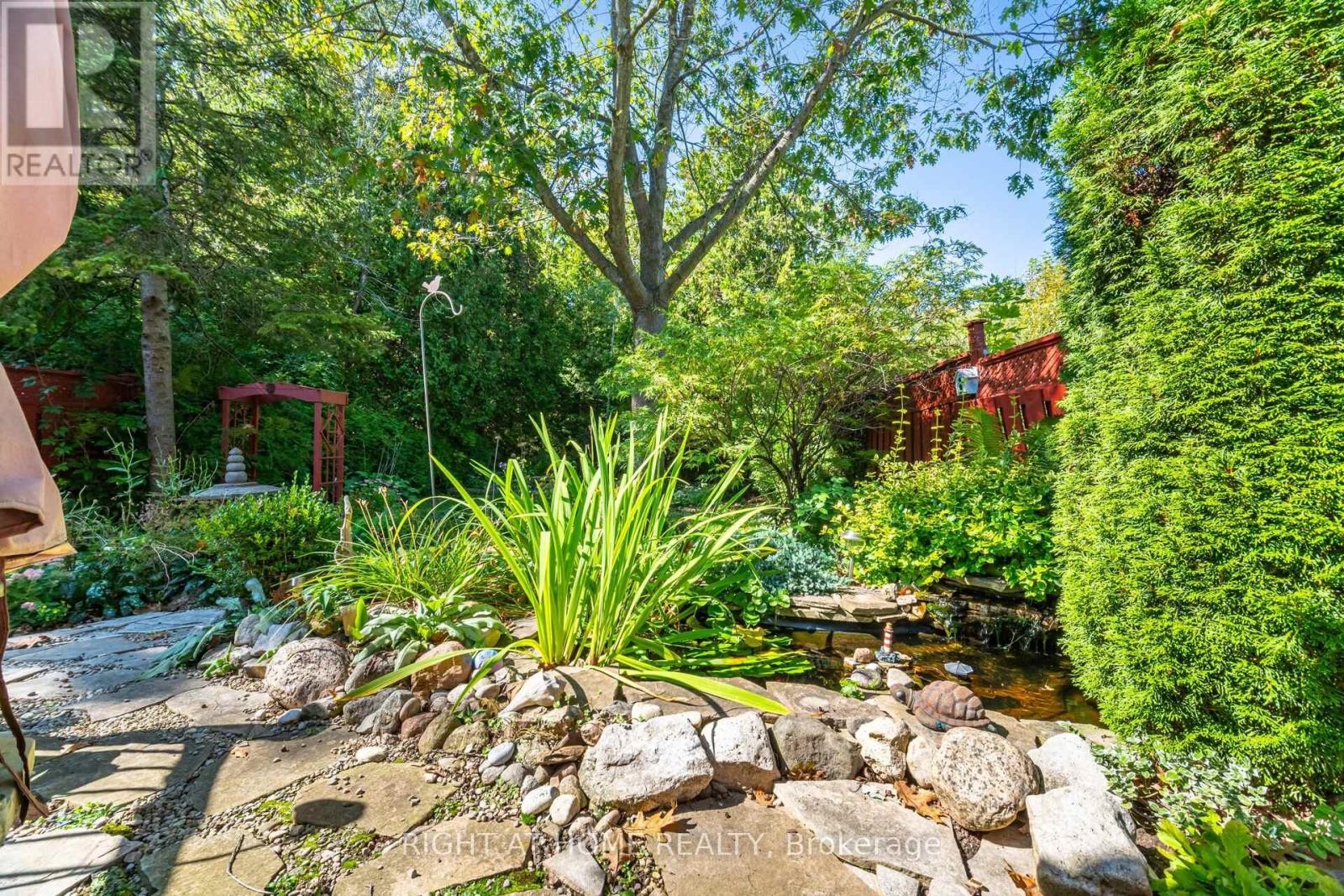 












27 LASBY LANE

,
Halton Hills (AC Acton),




Ontario
L7J2W9

