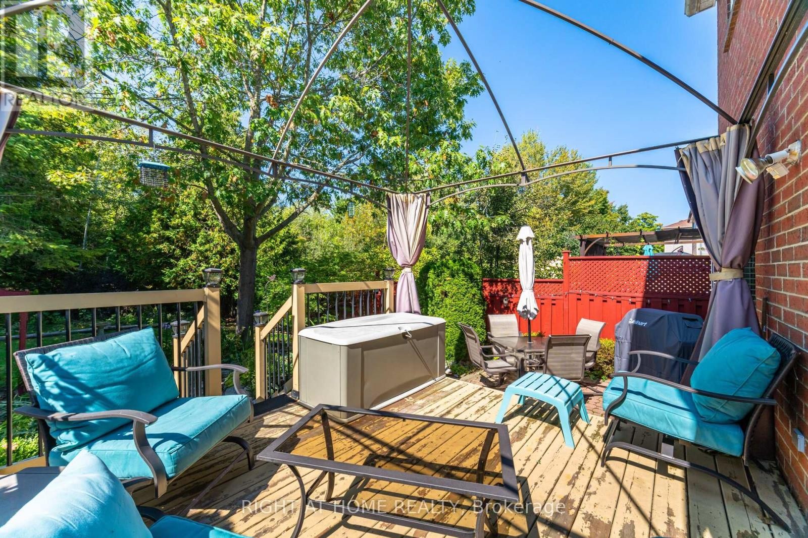 












27 LASBY LANE

,
Halton Hills (AC Acton),




Ontario
L7J2W9

