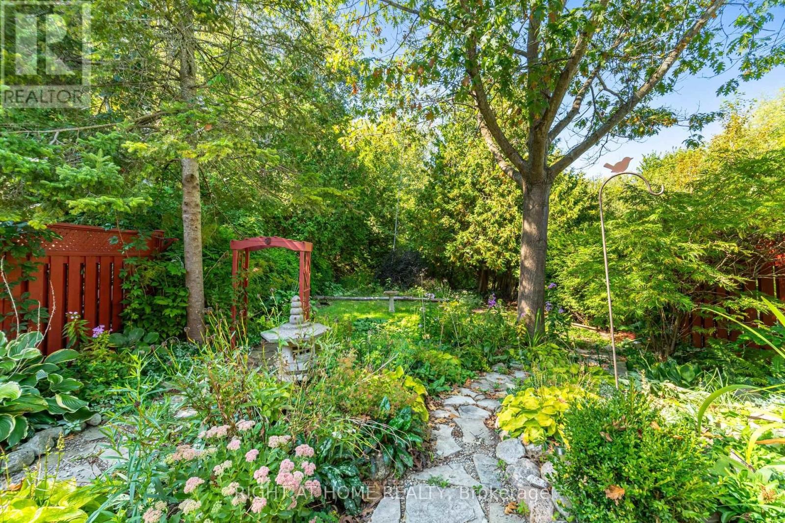 












27 LASBY LANE

,
Halton Hills (AC Acton),




Ontario
L7J2W9

