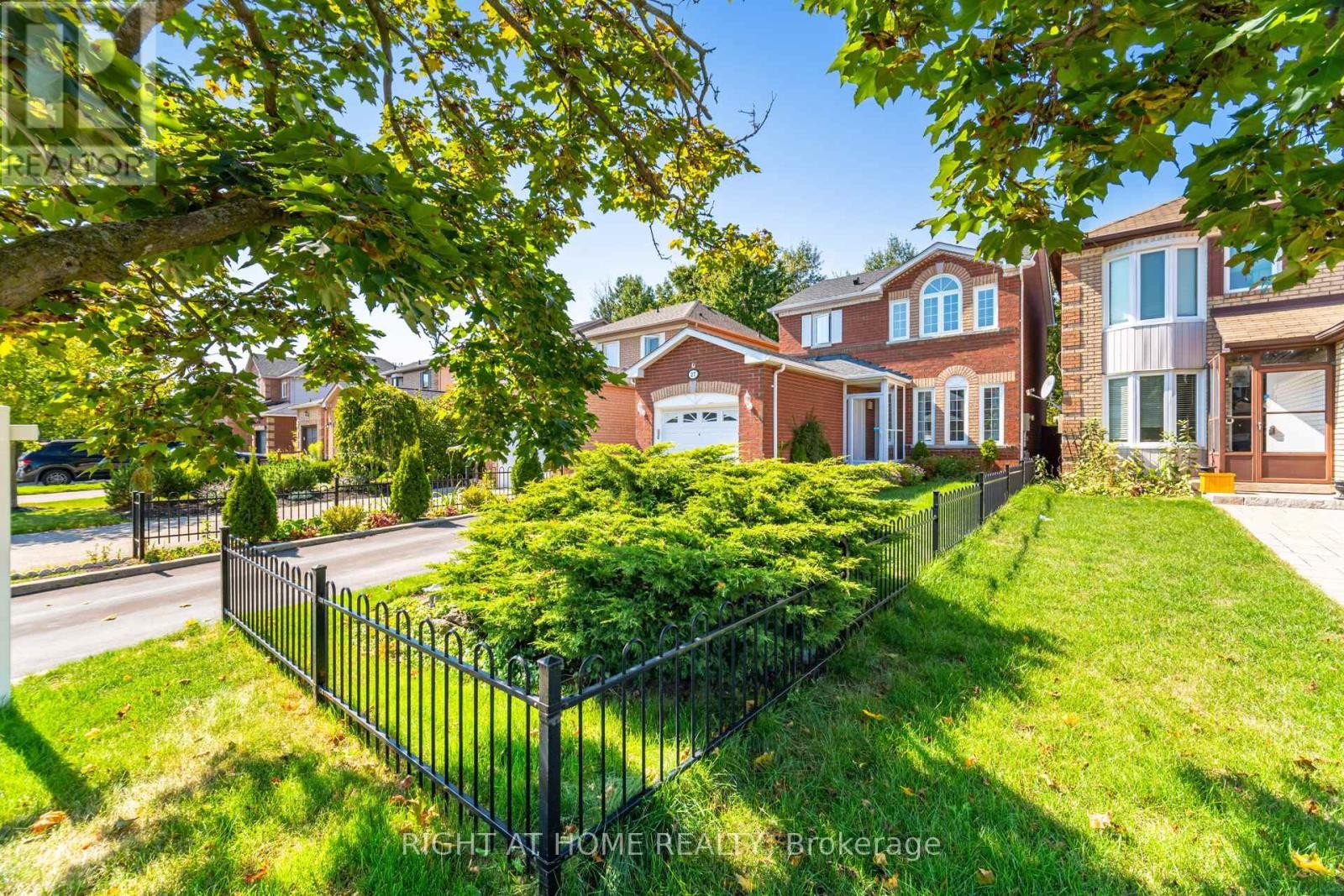 












27 LASBY LANE

,
Halton Hills (AC Acton),




Ontario
L7J2W9


