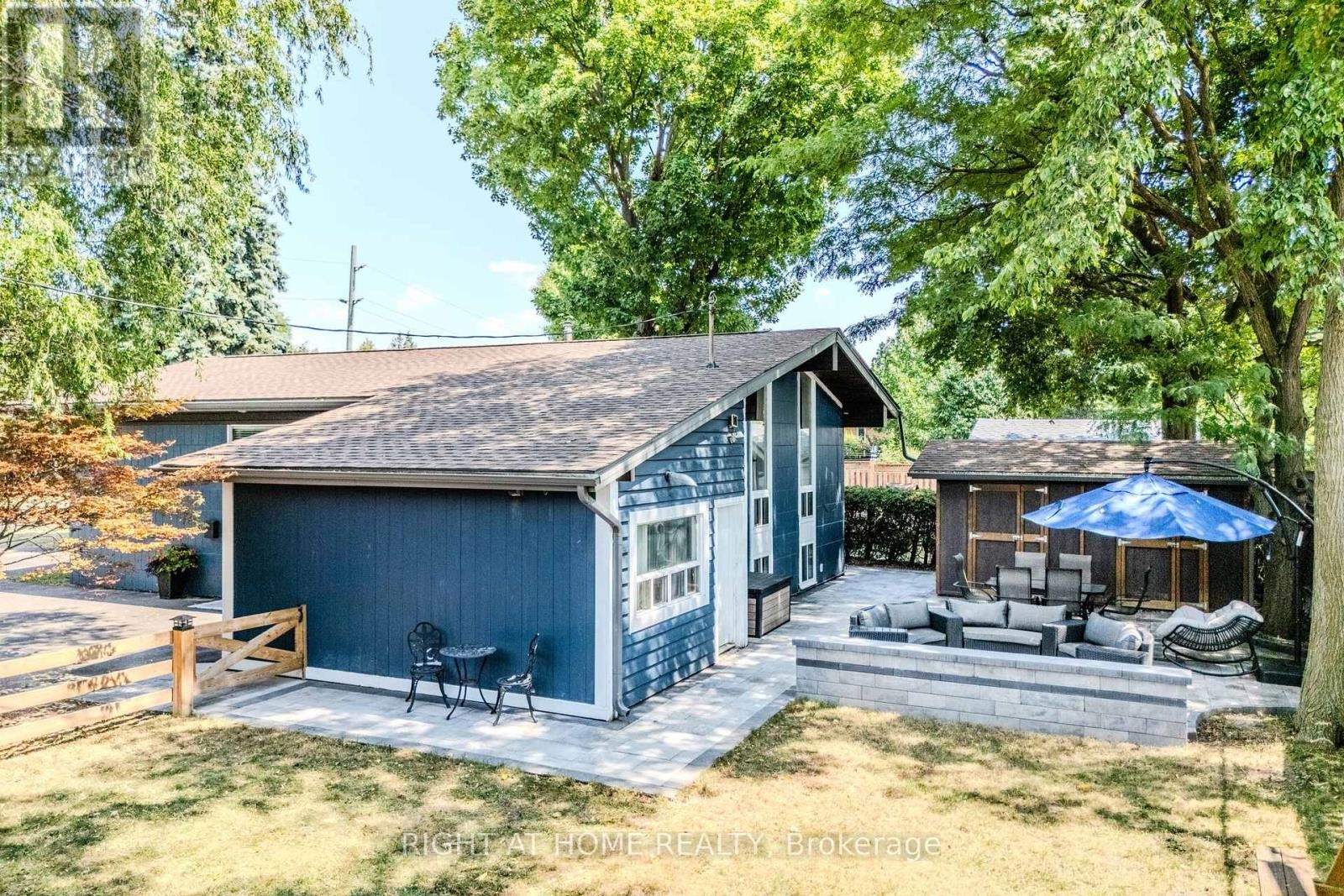 












2 PRINCE CHARLES DRIVE

,
Halton Hills (Georgetown),




Ontario
L7G3T7

