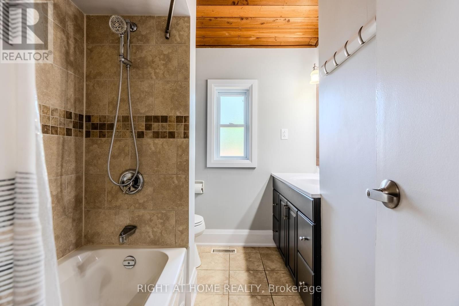 












2 PRINCE CHARLES DRIVE

,
Halton Hills (Georgetown),




Ontario
L7G3T7


