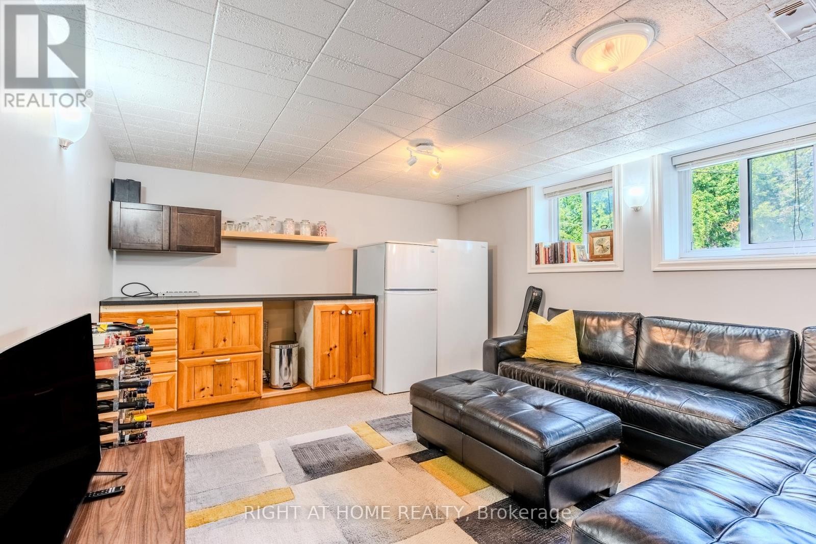 












2 PRINCE CHARLES DRIVE

,
Halton Hills (Georgetown),




Ontario
L7G3T7

