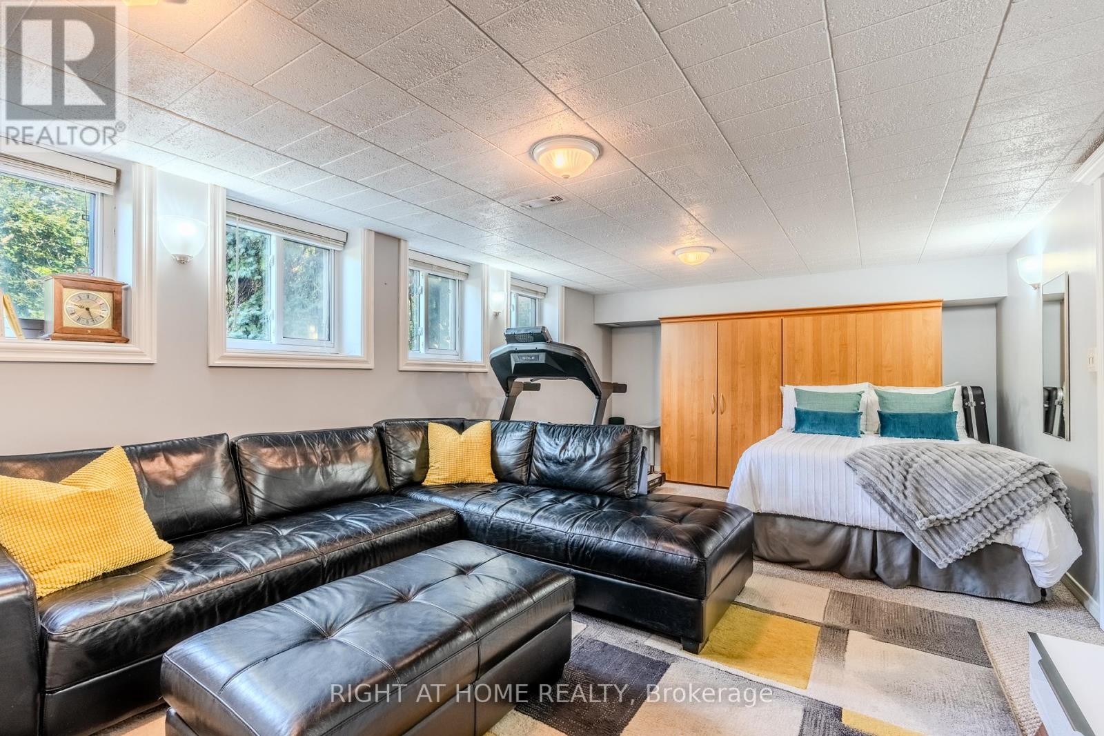 












2 PRINCE CHARLES DRIVE

,
Halton Hills (Georgetown),




Ontario
L7G3T7

