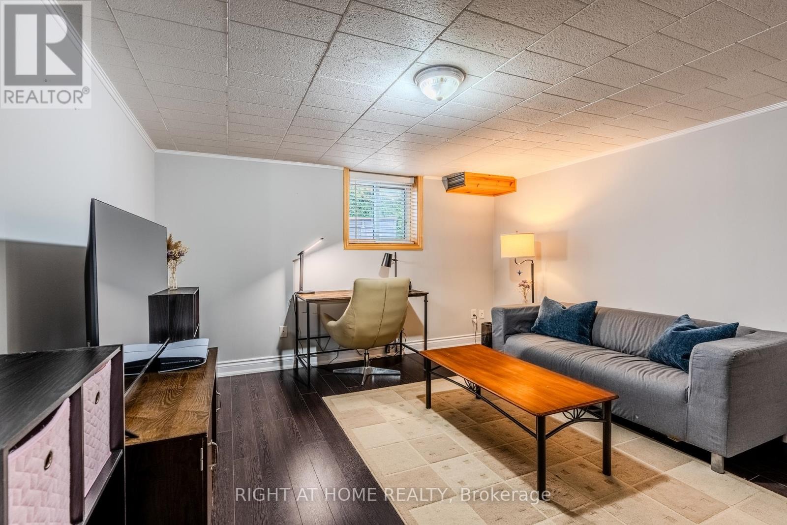 












2 PRINCE CHARLES DRIVE

,
Halton Hills (Georgetown),




Ontario
L7G3T7

