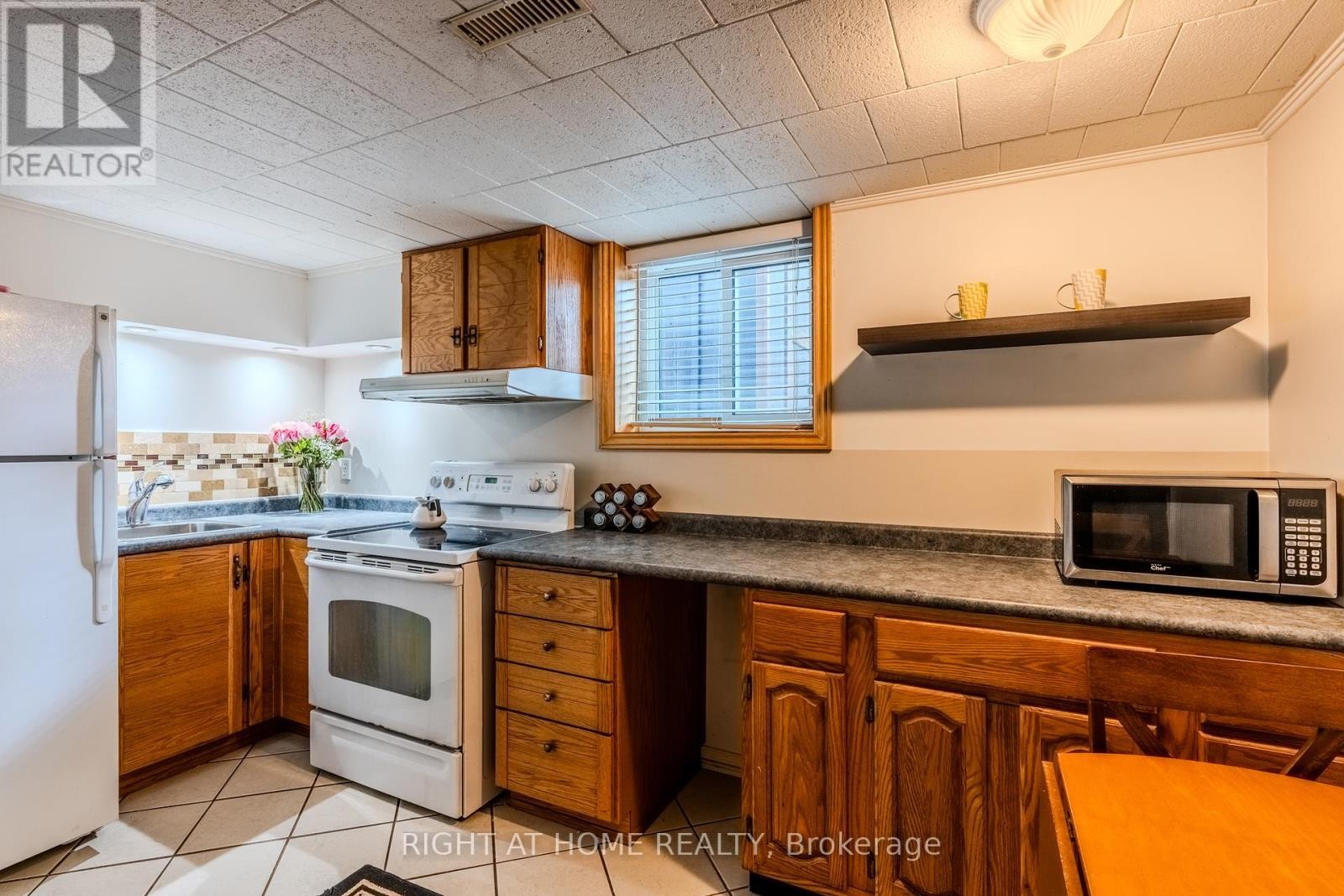 












2 PRINCE CHARLES DRIVE

,
Halton Hills (Georgetown),




Ontario
L7G3T7

