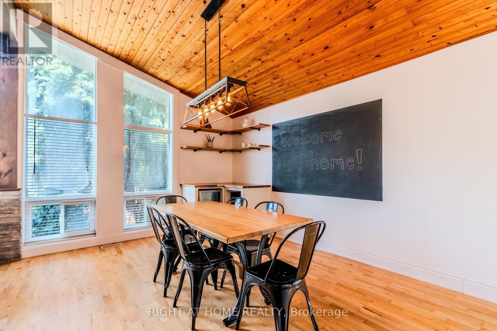 












2 PRINCE CHARLES DRIVE

,
Halton Hills (Georgetown),




Ontario
L7G3T7

