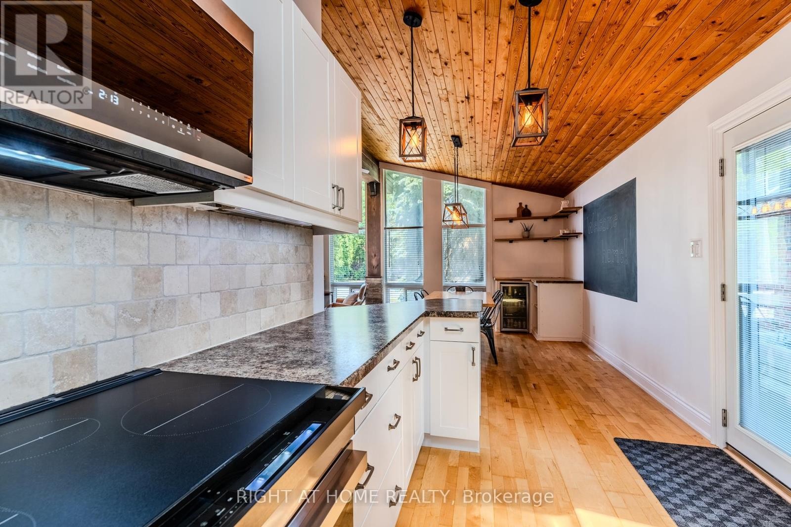 












2 PRINCE CHARLES DRIVE

,
Halton Hills (Georgetown),




Ontario
L7G3T7

