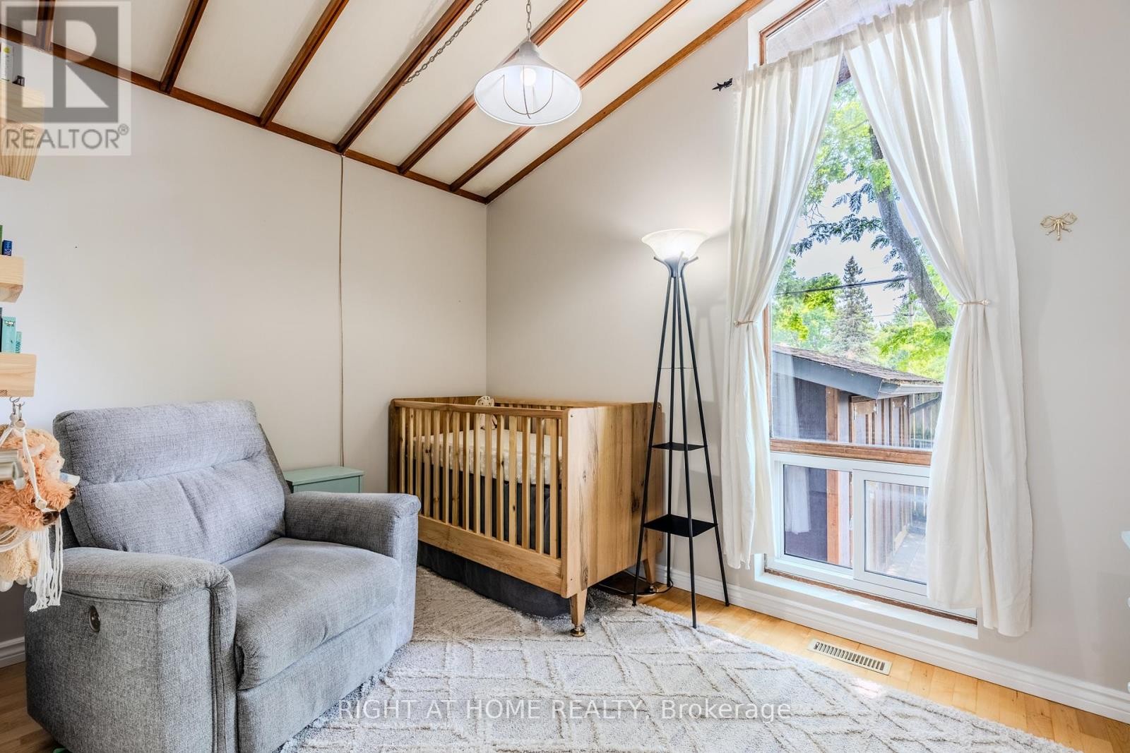 












2 PRINCE CHARLES DRIVE

,
Halton Hills (Georgetown),




Ontario
L7G3T7

