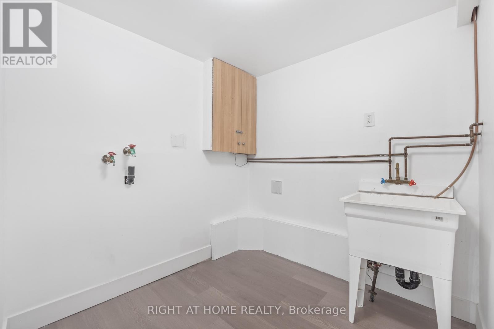 












55 COWAN ROAD N

,
Brampton (Brampton West),




Ontario
L6X2P9


