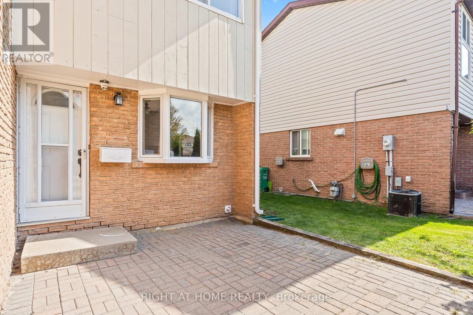 












55 COWAN ROAD N

,
Brampton (Brampton West),




Ontario
L6X2P9

