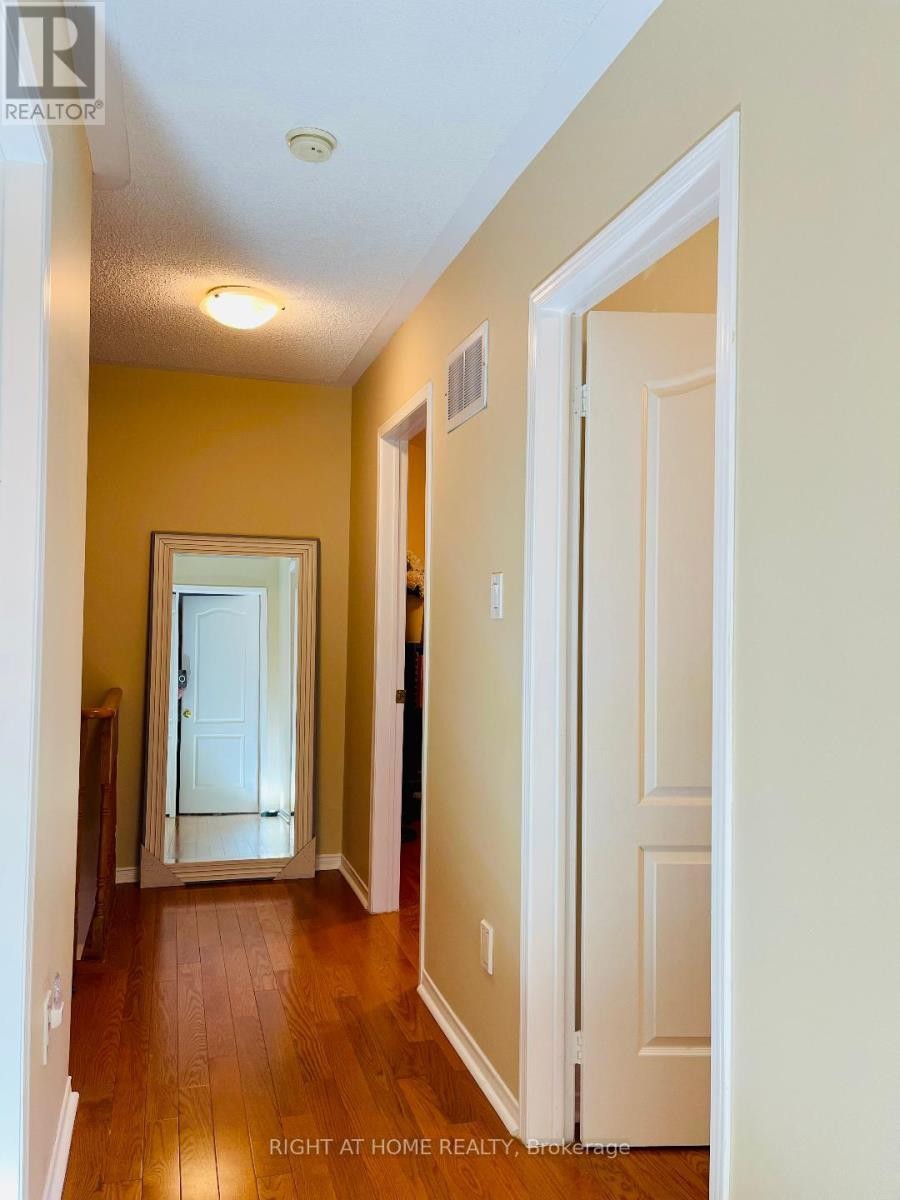












845 MAYS CRESCENT

,
Mississauga (East Credit),




Ontario
L5V2G6


