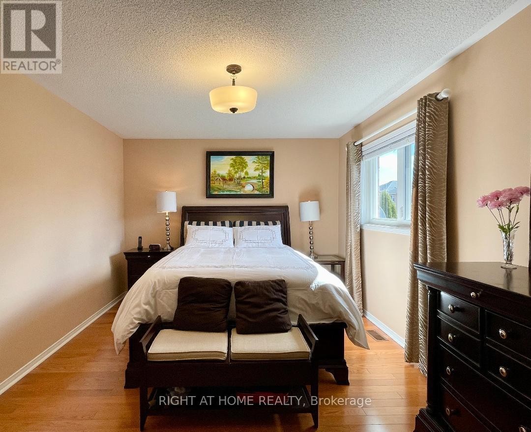 












845 MAYS CRESCENT

,
Mississauga (East Credit),




Ontario
L5V2G6

