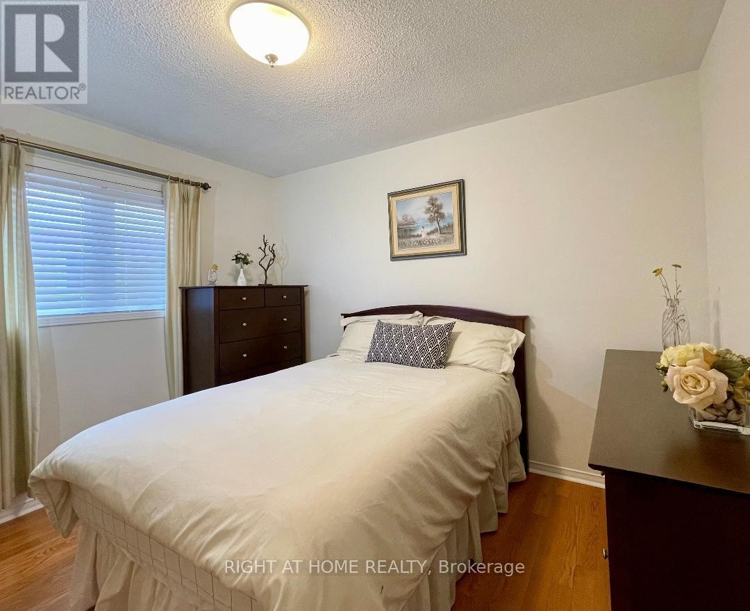 












845 MAYS CRESCENT

,
Mississauga (East Credit),




Ontario
L5V2G6

