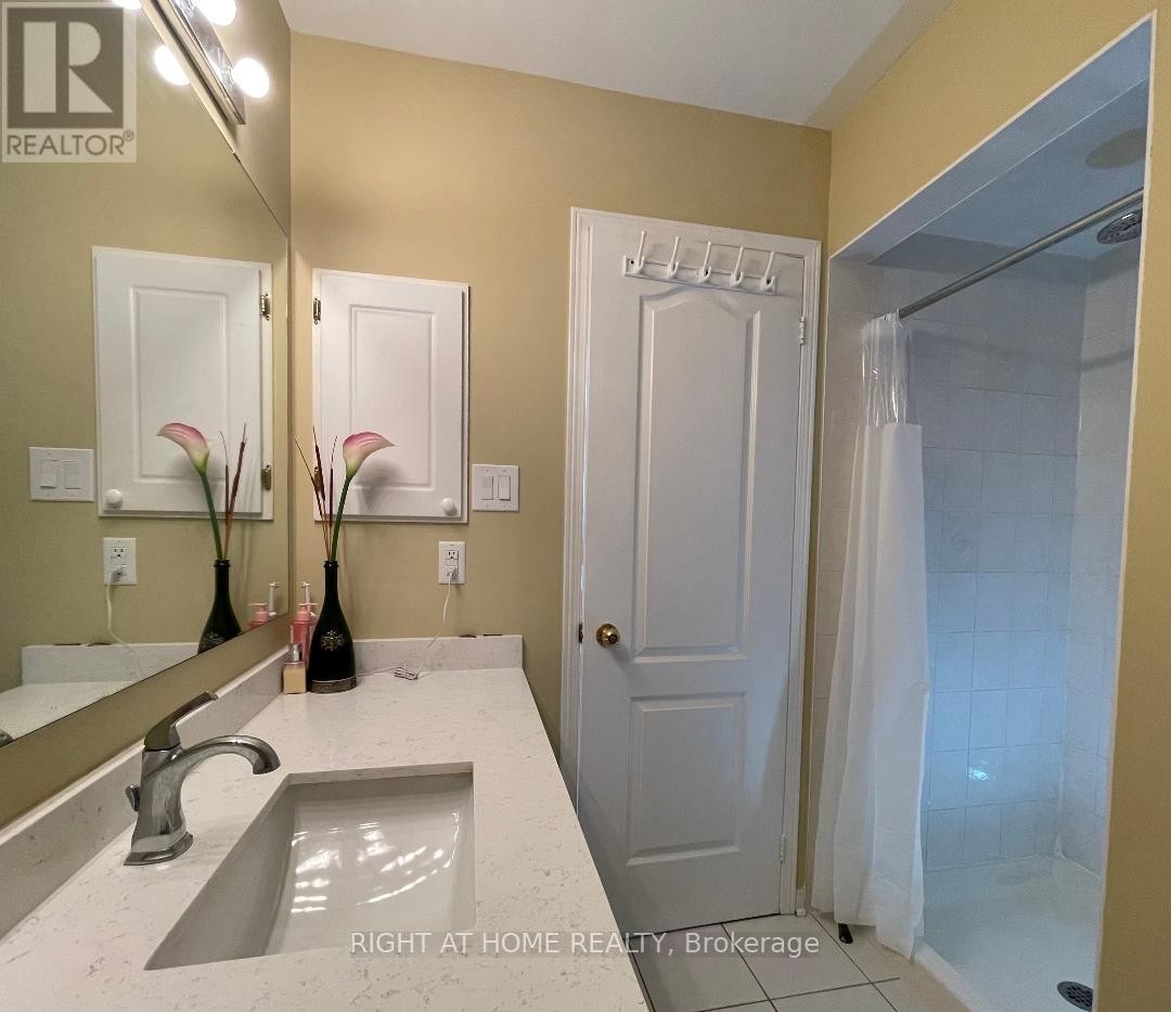 












845 MAYS CRESCENT

,
Mississauga (East Credit),




Ontario
L5V2G6

