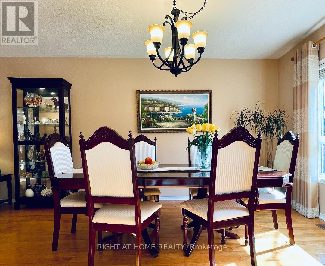 












845 MAYS CRESCENT

,
Mississauga (East Credit),




Ontario
L5V2G6

