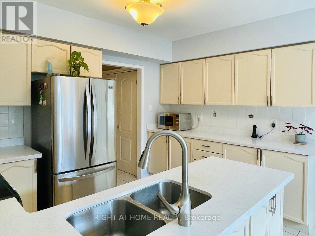












845 MAYS CRESCENT

,
Mississauga (East Credit),




Ontario
L5V2G6

