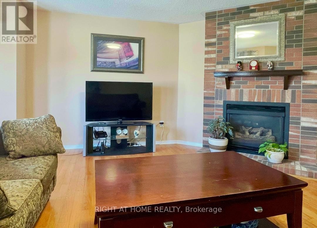 












845 MAYS CRESCENT

,
Mississauga (East Credit),




Ontario
L5V2G6

