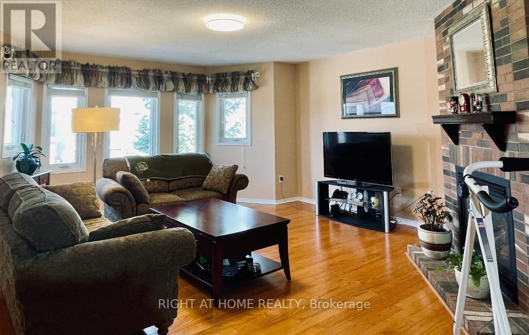 












845 MAYS CRESCENT

,
Mississauga (East Credit),




Ontario
L5V2G6

