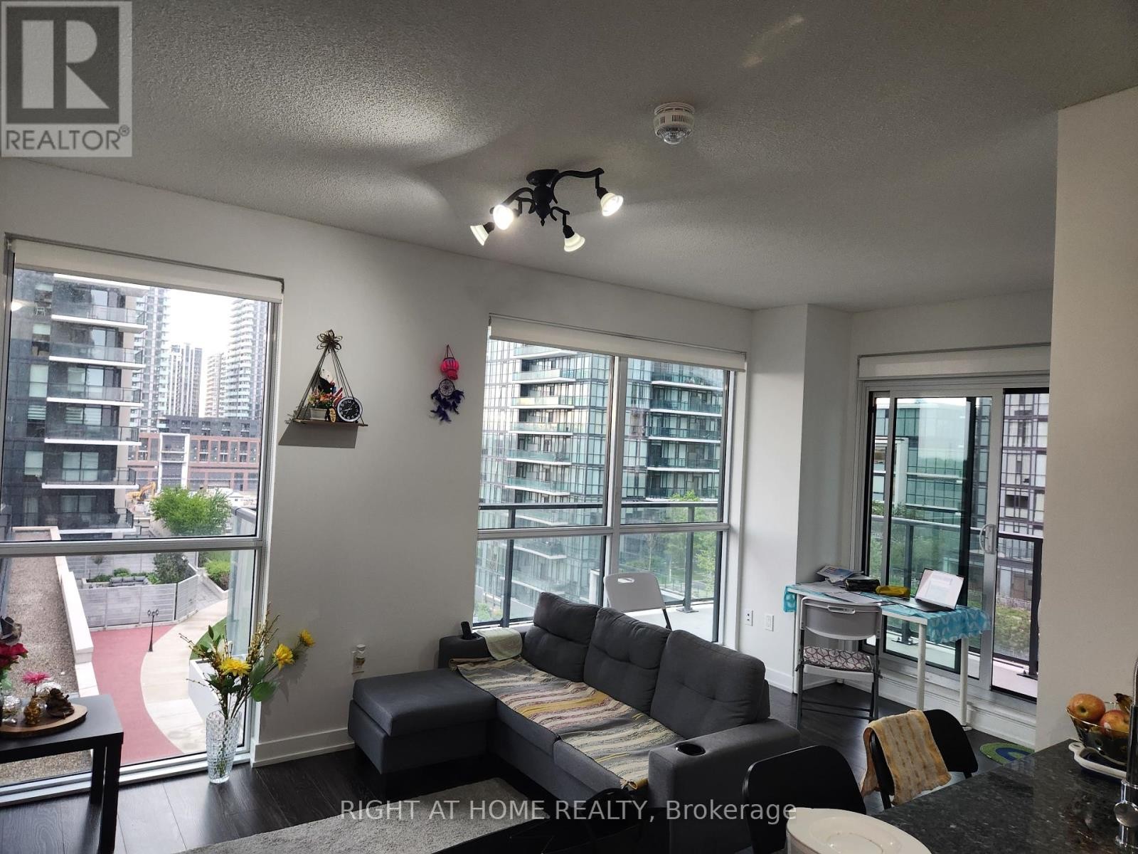 












815 - 4055 PARKSIDE VILLAGE DRIVE

,
Mississauga (Creditview),




Ontario
L5B0K8

