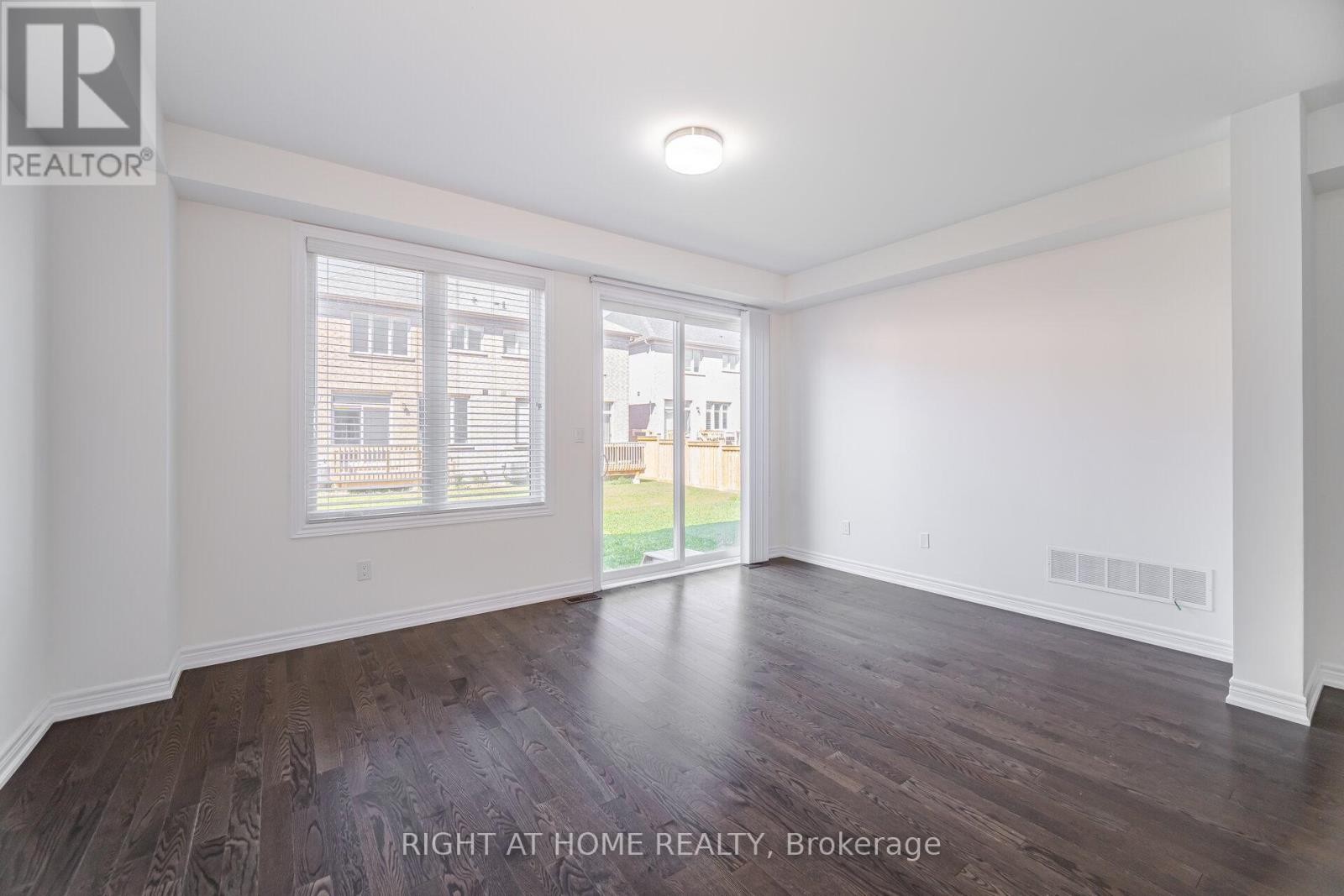 












1323 CHEE CHEE LANDING

,
Milton (FO Ford),




Ontario
L9E1L3

