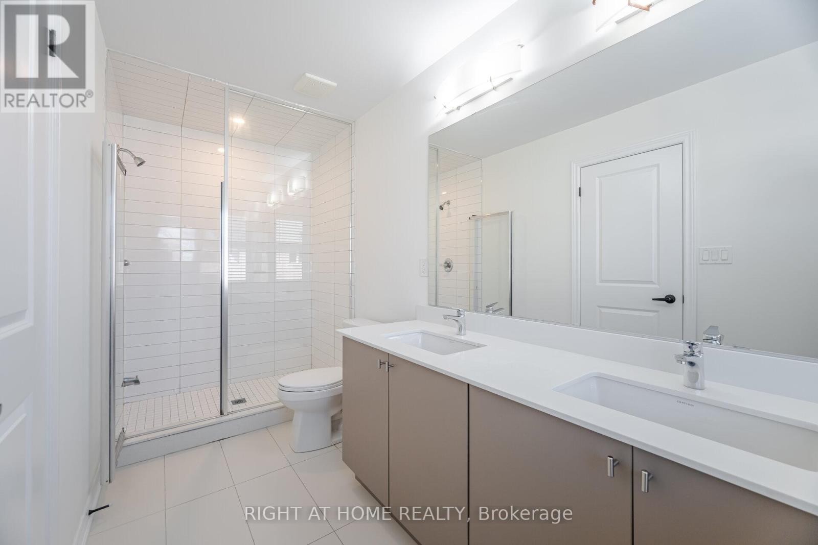 












1323 CHEE CHEE LANDING

,
Milton (FO Ford),




Ontario
L9E1L3

