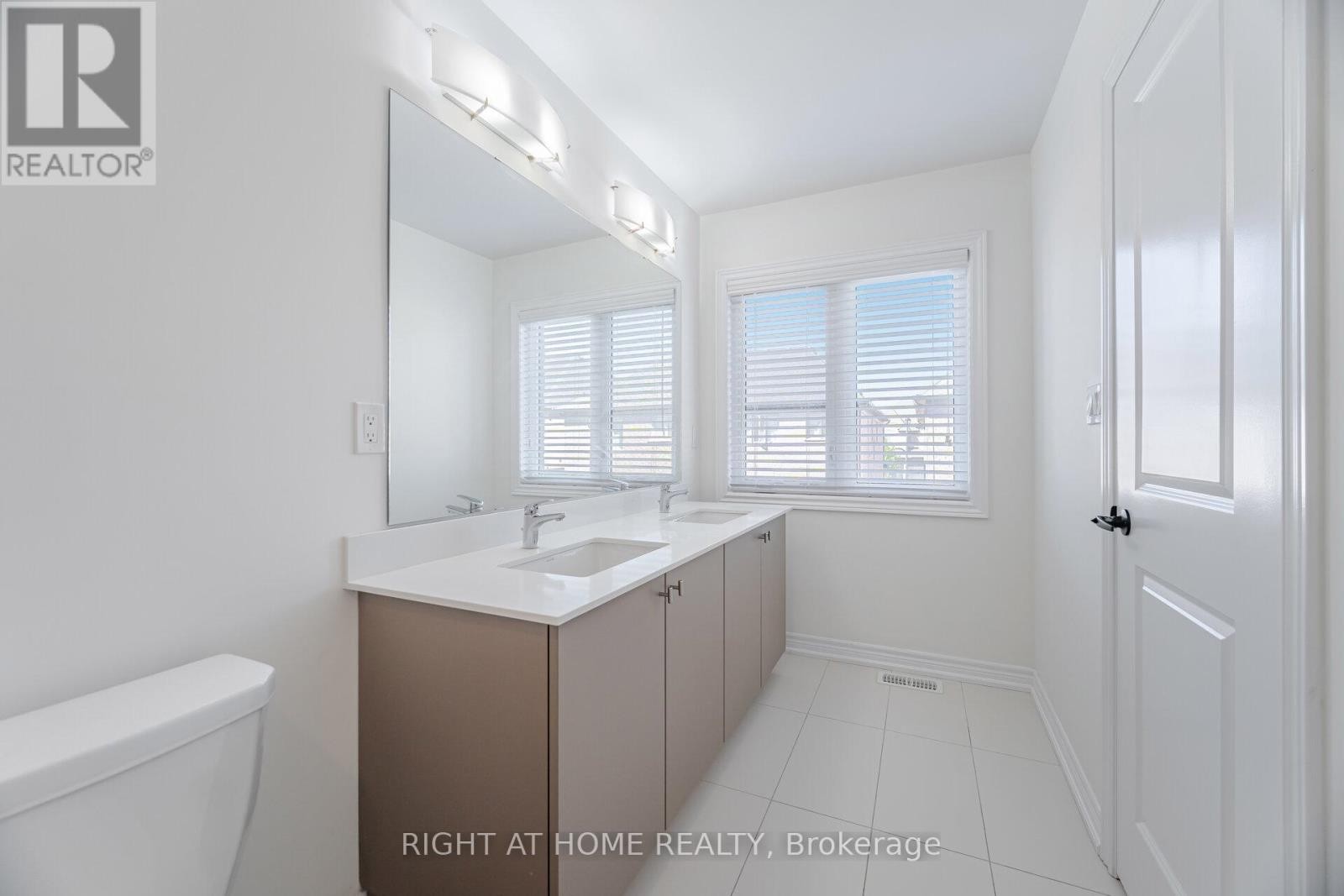 












1323 CHEE CHEE LANDING

,
Milton (FO Ford),




Ontario
L9E1L3

