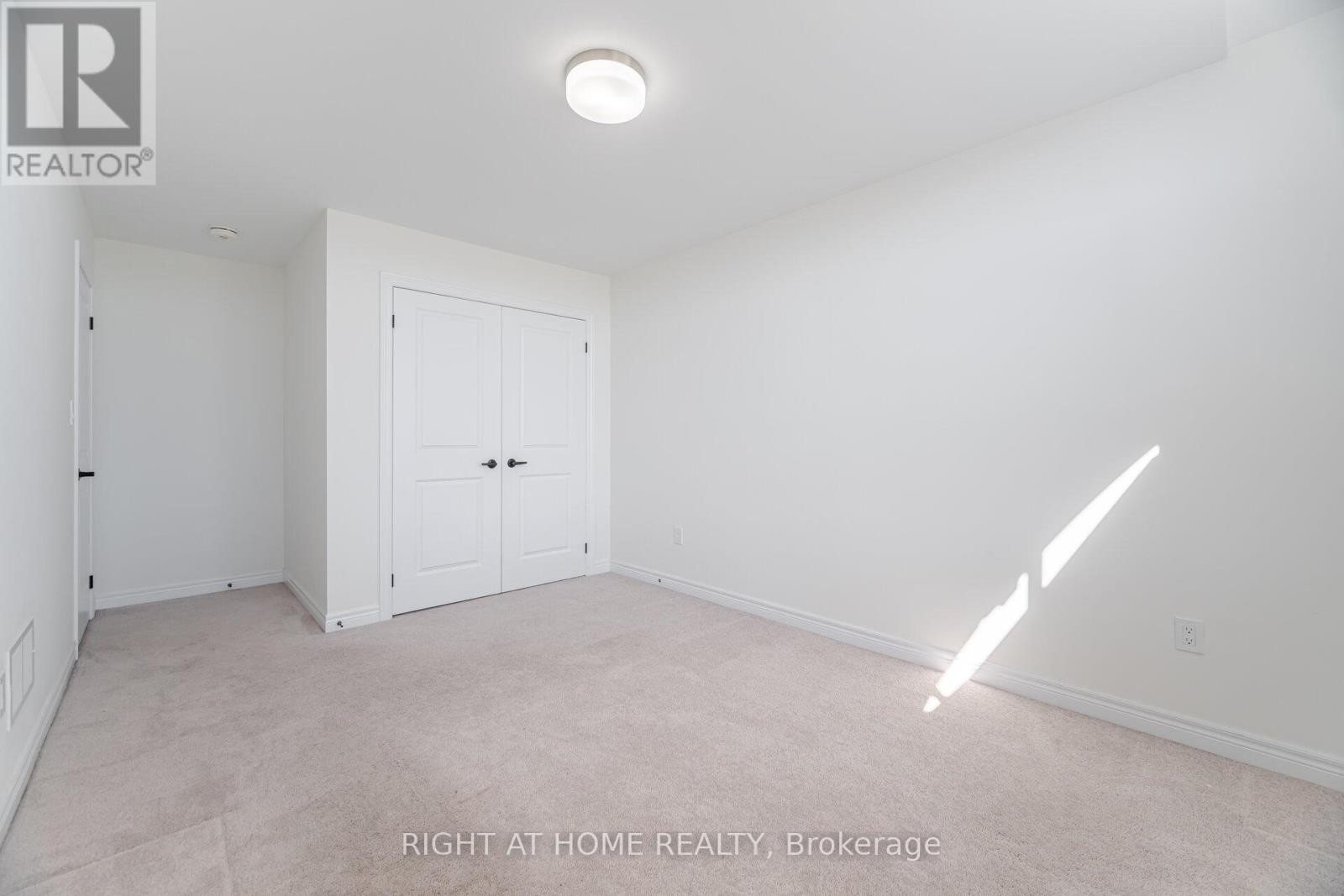 












1323 CHEE CHEE LANDING

,
Milton (FO Ford),




Ontario
L9E1L3

