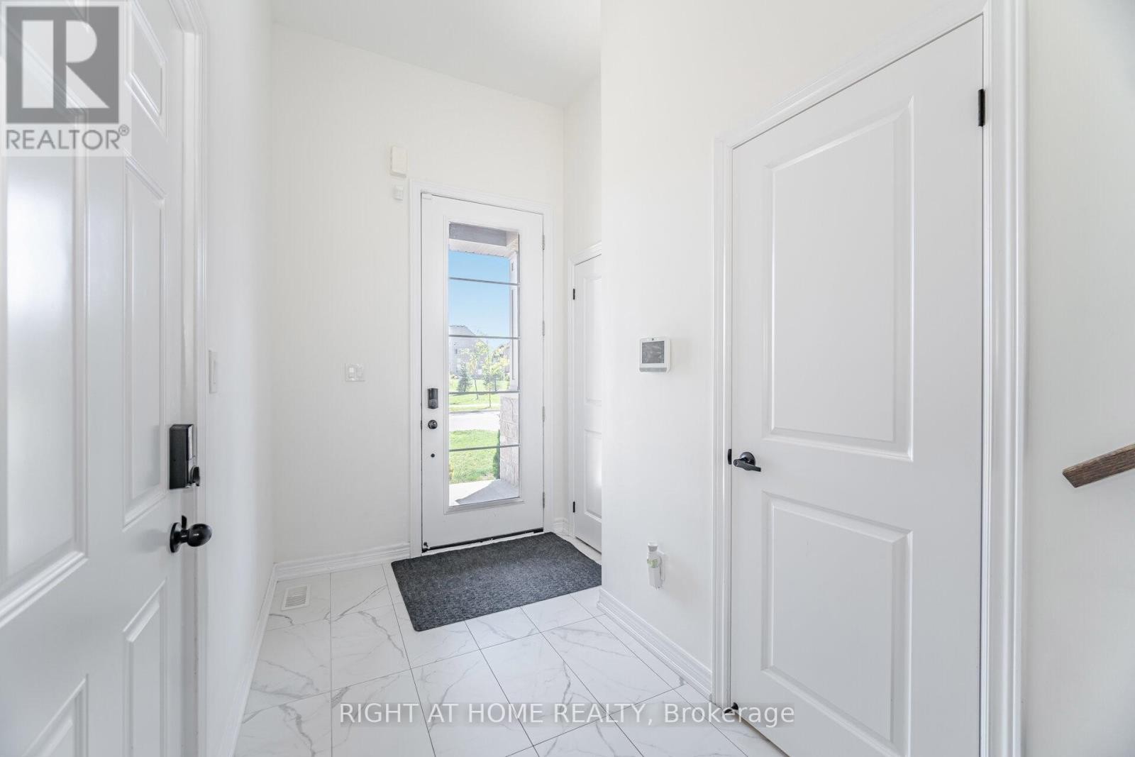 












1323 CHEE CHEE LANDING

,
Milton (FO Ford),




Ontario
L9E1L3

