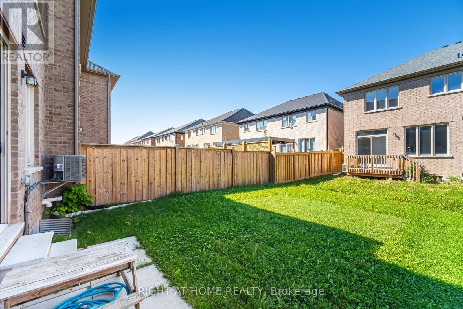 












1323 CHEE CHEE LANDING

,
Milton (FO Ford),




Ontario
L9E1L3

