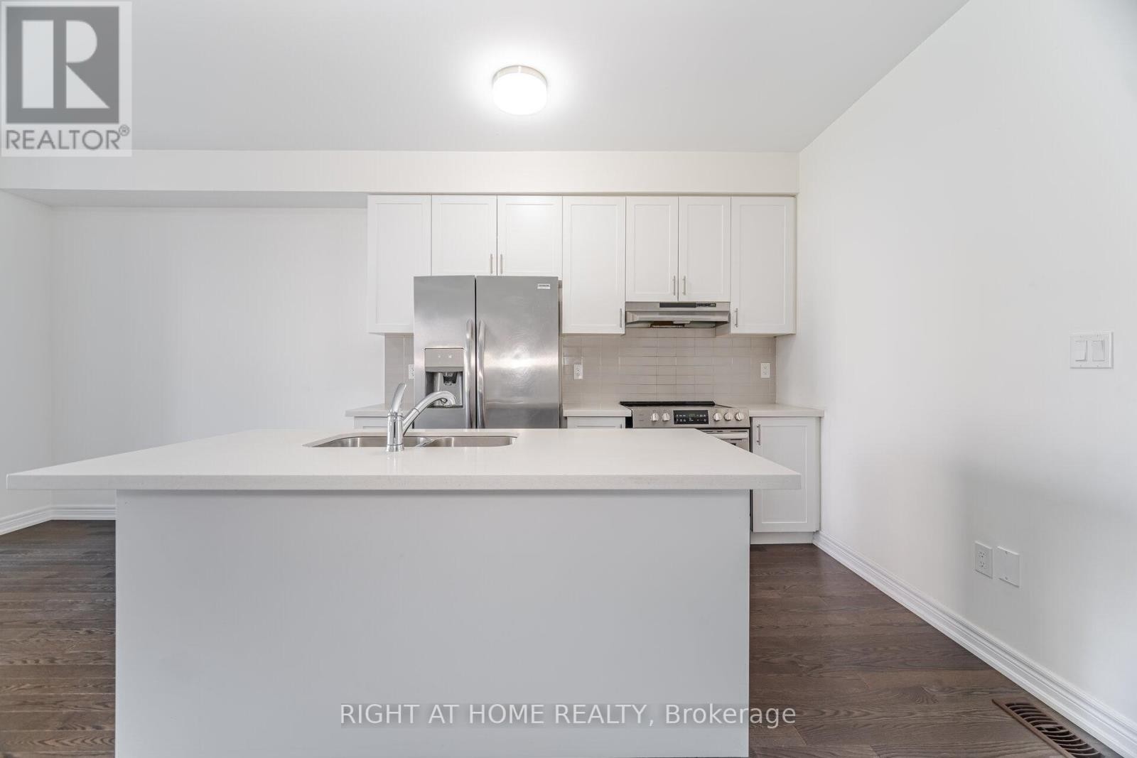 












1323 CHEE CHEE LANDING

,
Milton (FO Ford),




Ontario
L9E1L3

