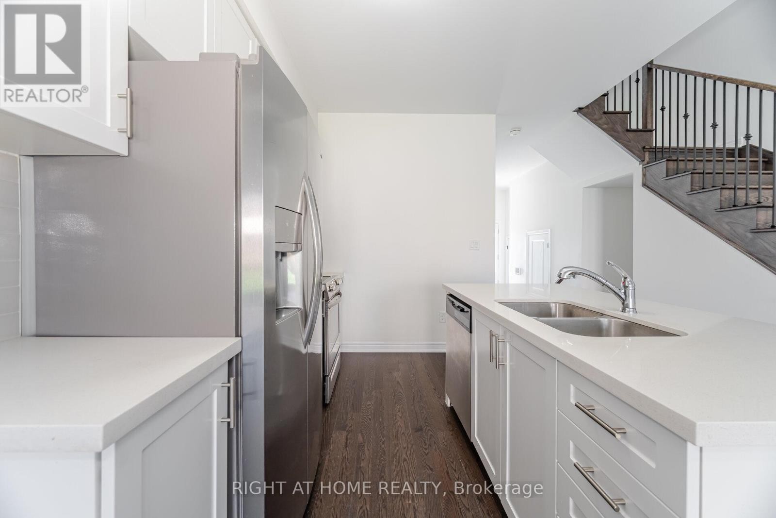 












1323 CHEE CHEE LANDING

,
Milton (FO Ford),




Ontario
L9E1L3

