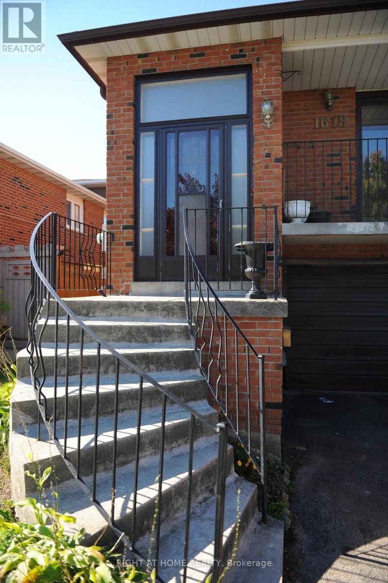 












UPPER - 1618 CORKSTONE GLADE

,
Mississauga (Rathwood),




Ontario
L4W2E7

