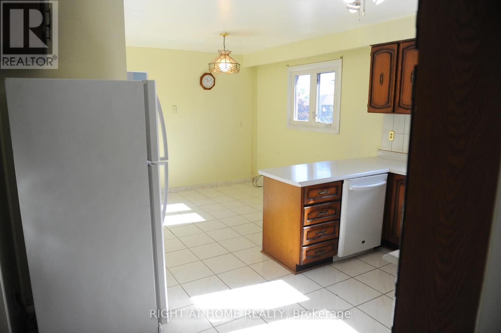












UPPER - 1618 CORKSTONE GLADE

,
Mississauga (Rathwood),




Ontario
L4W2E7

