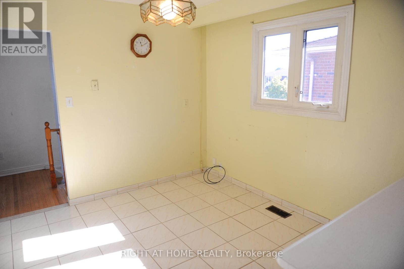 












UPPER - 1618 CORKSTONE GLADE

,
Mississauga (Rathwood),




Ontario
L4W2E7

