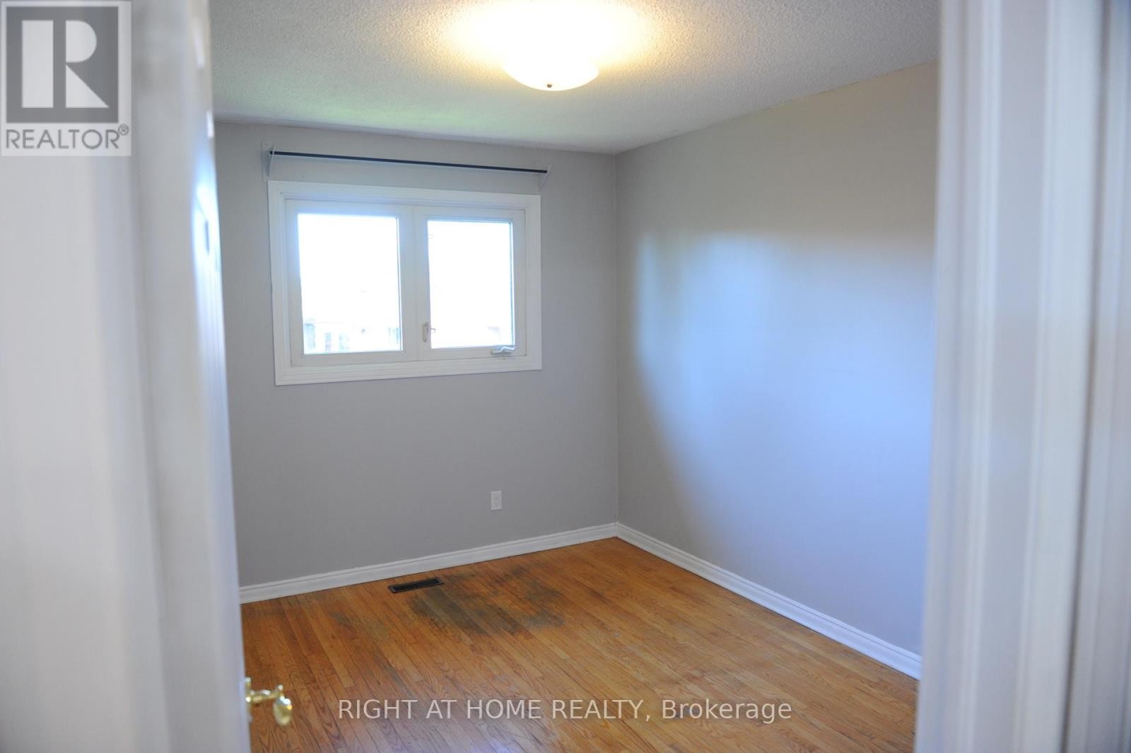 












UPPER - 1618 CORKSTONE GLADE

,
Mississauga (Rathwood),




Ontario
L4W2E7

