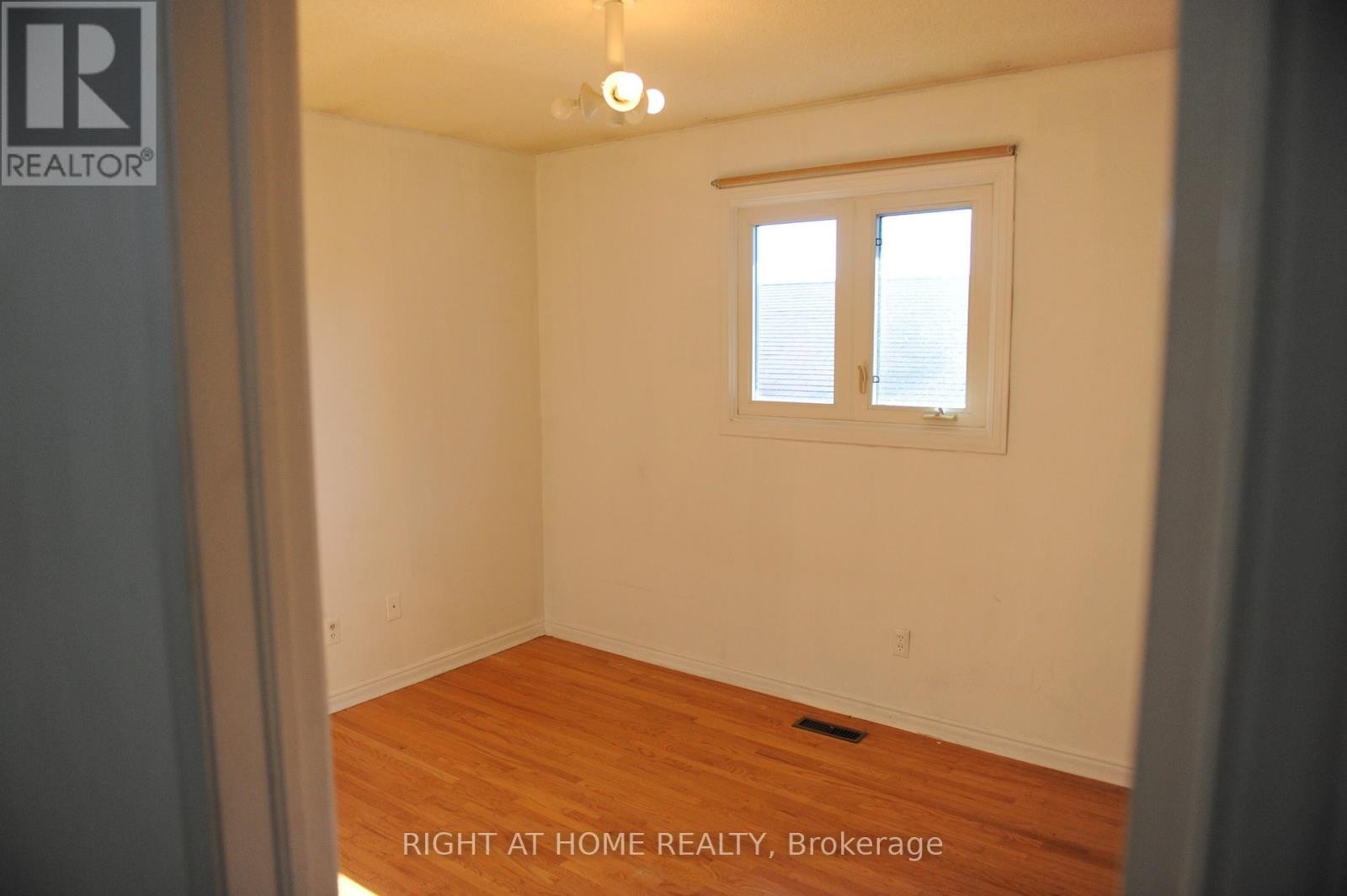 












UPPER - 1618 CORKSTONE GLADE

,
Mississauga (Rathwood),




Ontario
L4W2E7

