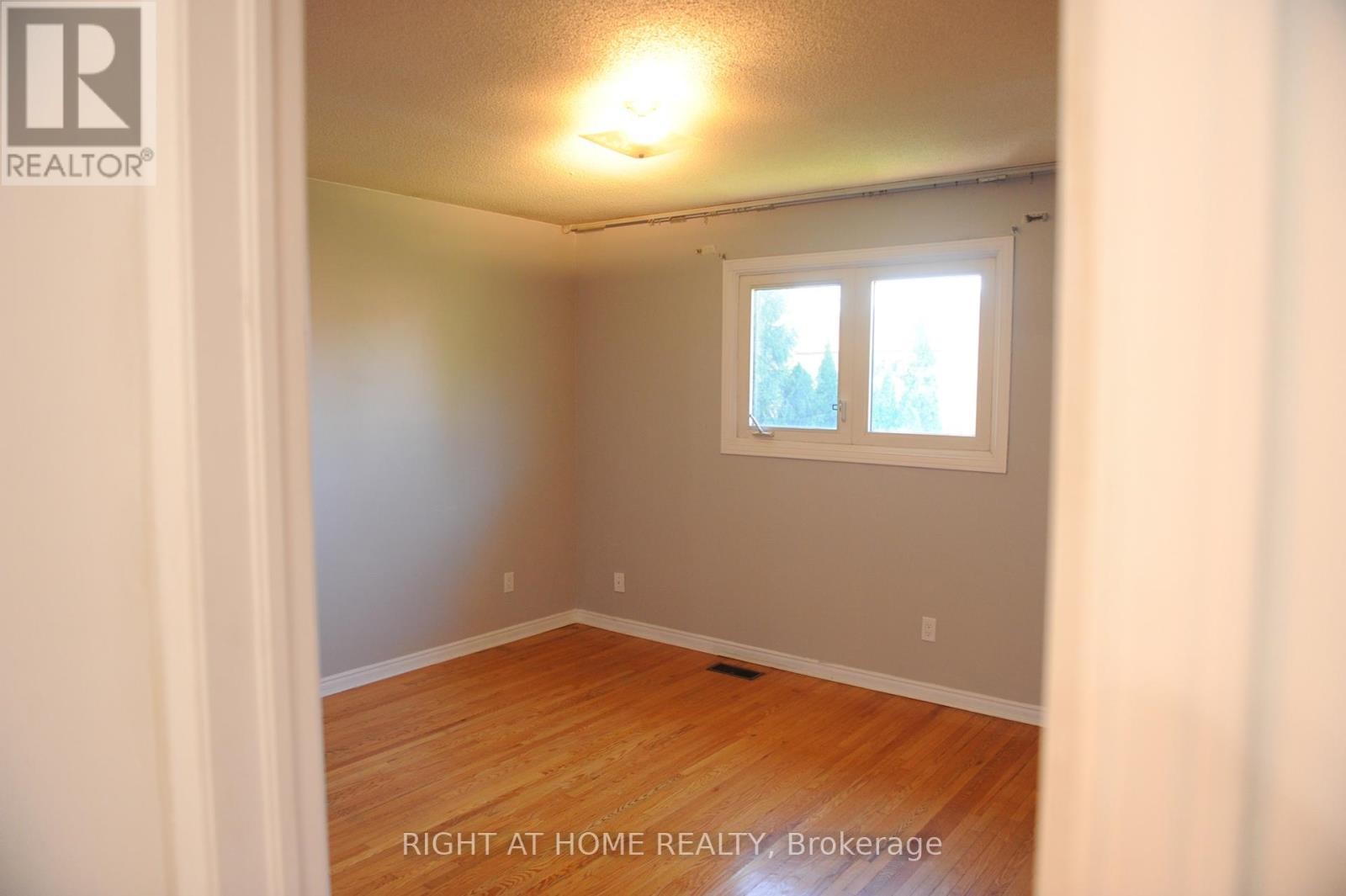 












UPPER - 1618 CORKSTONE GLADE

,
Mississauga (Rathwood),




Ontario
L4W2E7

