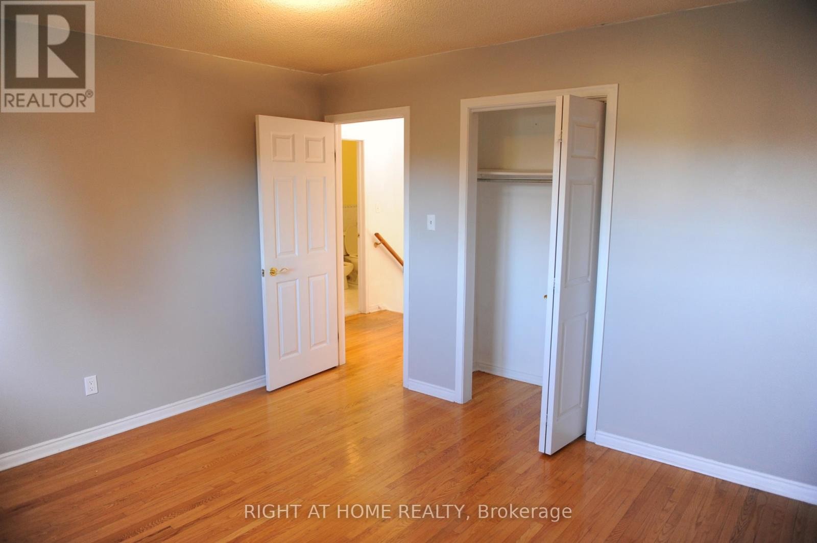 












UPPER - 1618 CORKSTONE GLADE

,
Mississauga (Rathwood),




Ontario
L4W2E7

