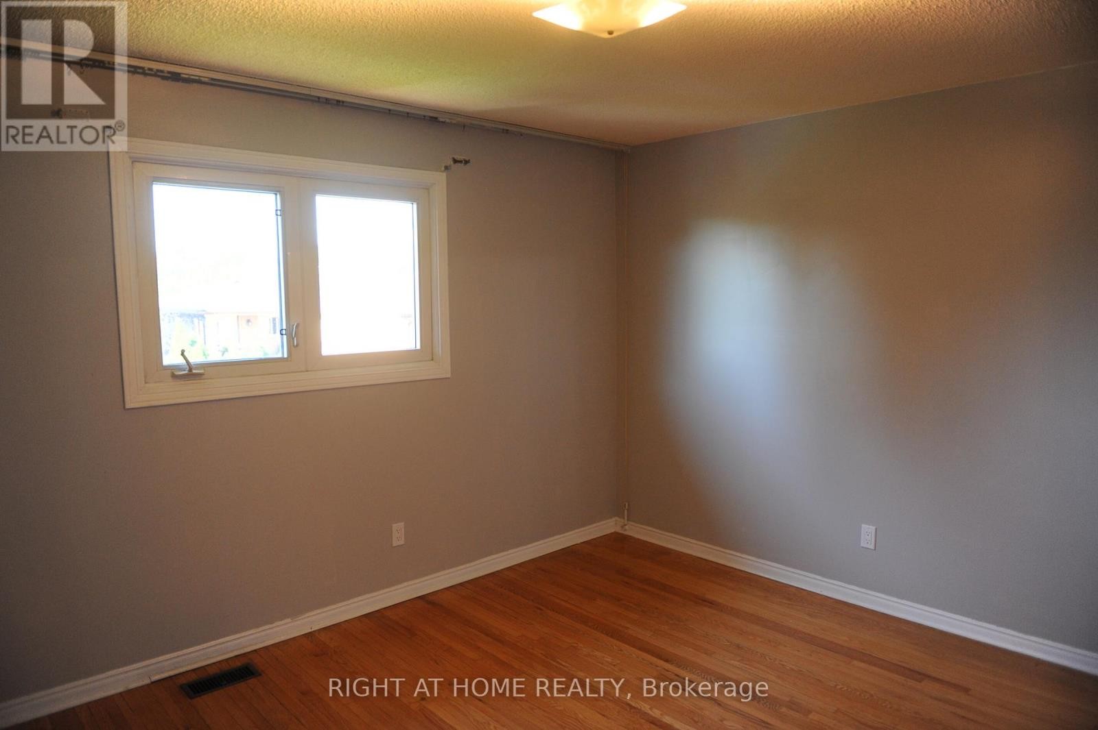 












UPPER - 1618 CORKSTONE GLADE

,
Mississauga (Rathwood),




Ontario
L4W2E7

