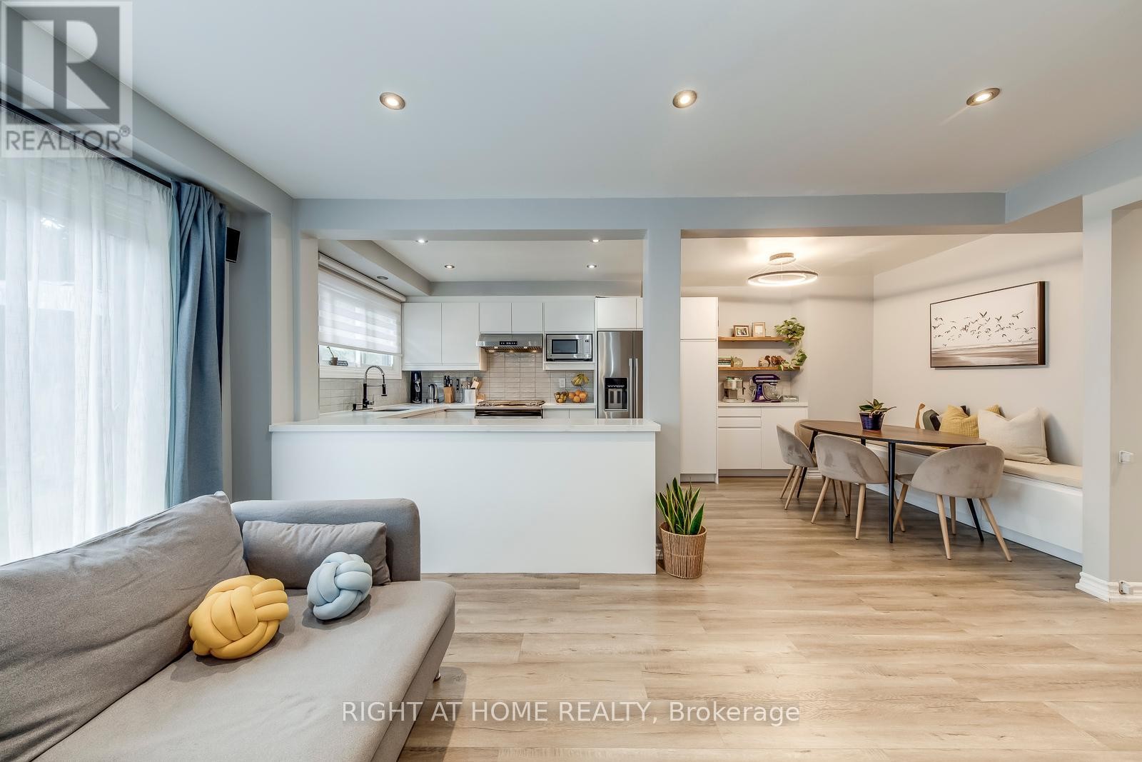 












132 ASHTON CRESCENT

,
Brampton (Central Park),




Ontario
L6S3J9

