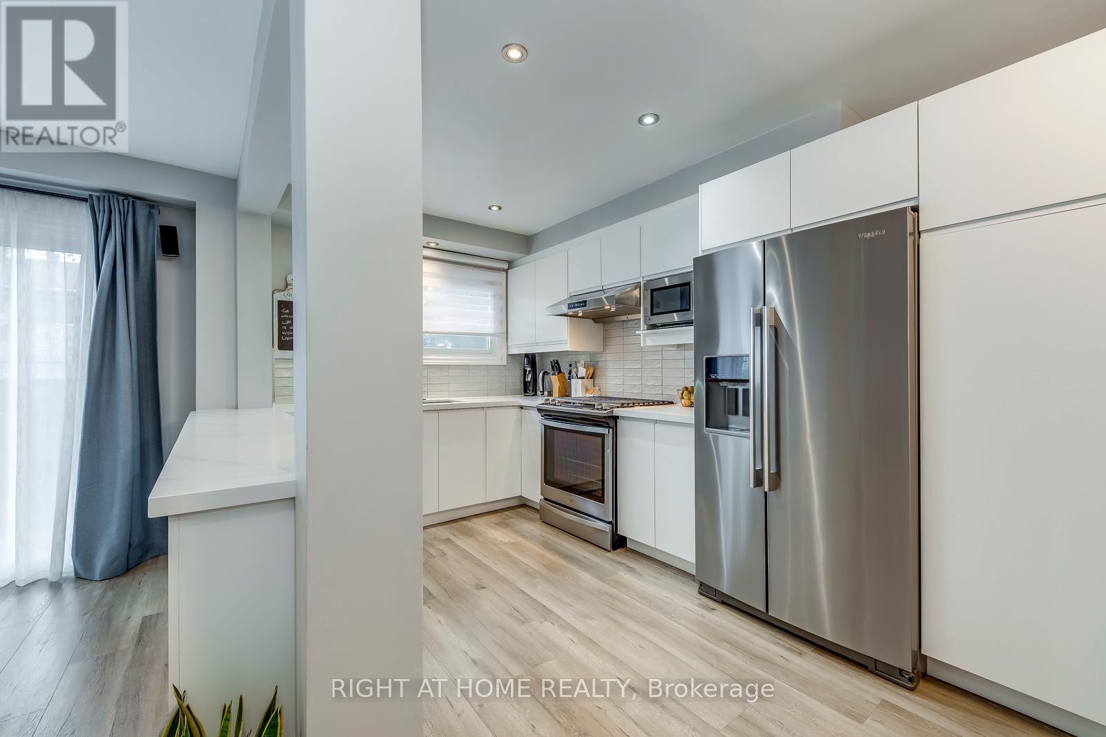 












132 ASHTON CRESCENT

,
Brampton (Central Park),




Ontario
L6S3J9

