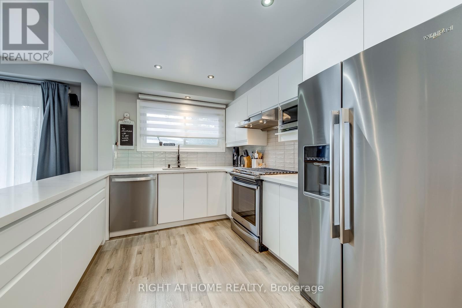 












132 ASHTON CRESCENT

,
Brampton (Central Park),




Ontario
L6S3J9

