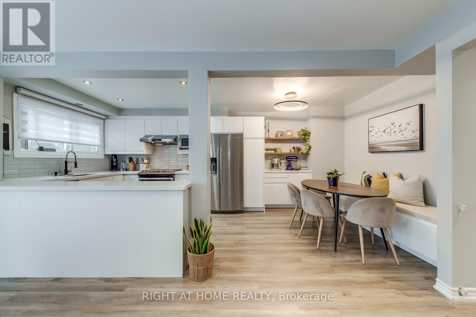 












132 ASHTON CRESCENT

,
Brampton (Central Park),




Ontario
L6S3J9

