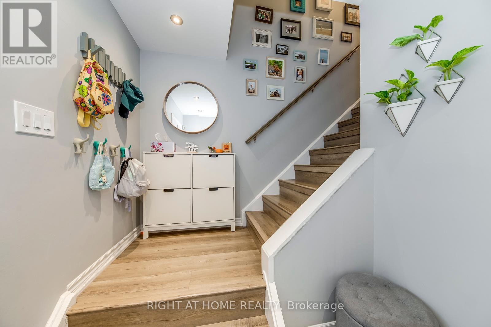 












132 ASHTON CRESCENT

,
Brampton (Central Park),




Ontario
L6S3J9

