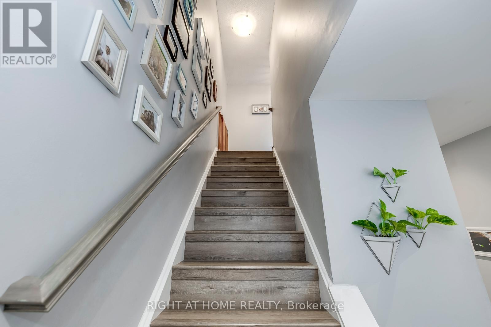 












132 ASHTON CRESCENT

,
Brampton (Central Park),




Ontario
L6S3J9

