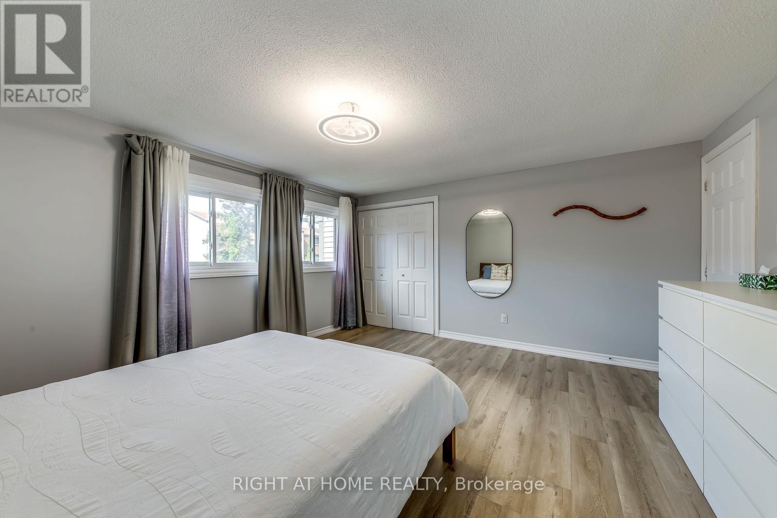 












132 ASHTON CRESCENT

,
Brampton (Central Park),




Ontario
L6S3J9


