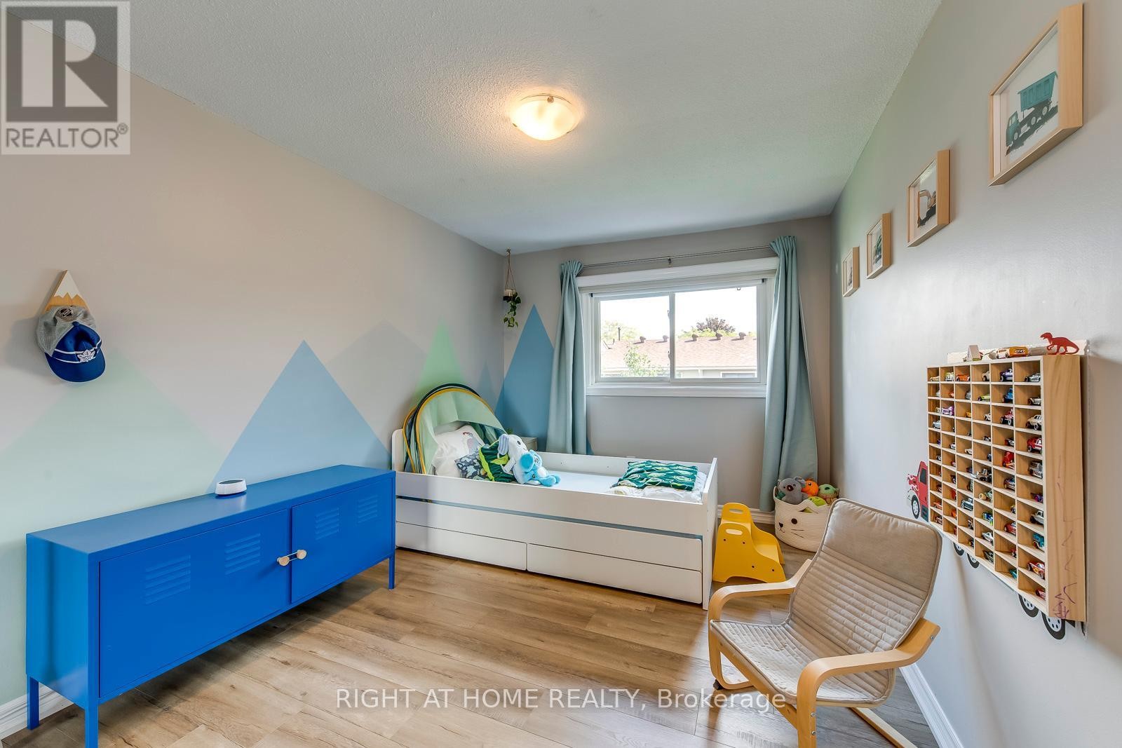 












132 ASHTON CRESCENT

,
Brampton (Central Park),




Ontario
L6S3J9

